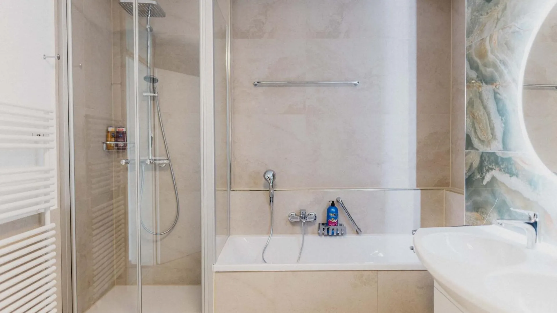 Luxury 4 Bedroom Apartment/Therme Erding/Parking 0*, Erding Germany